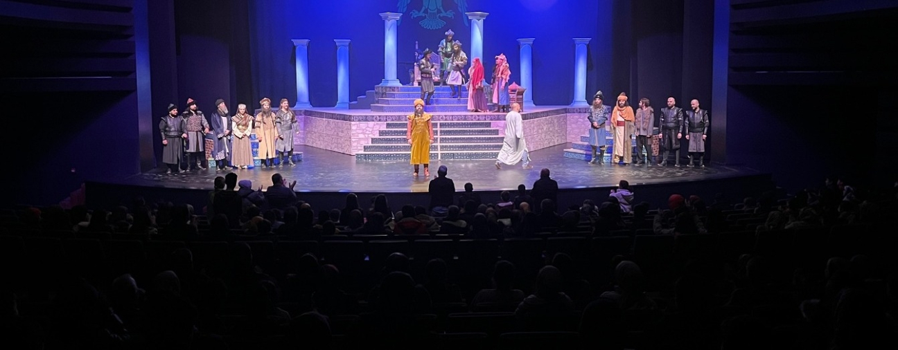 Konya Metropolitan Municipality stages play to boost the morale of earthquake victims