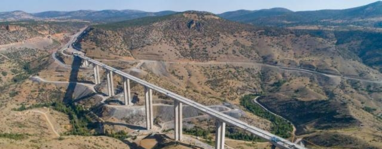 The distance between Konya and Antalya will decrease to 2 hours and 15 minutes.