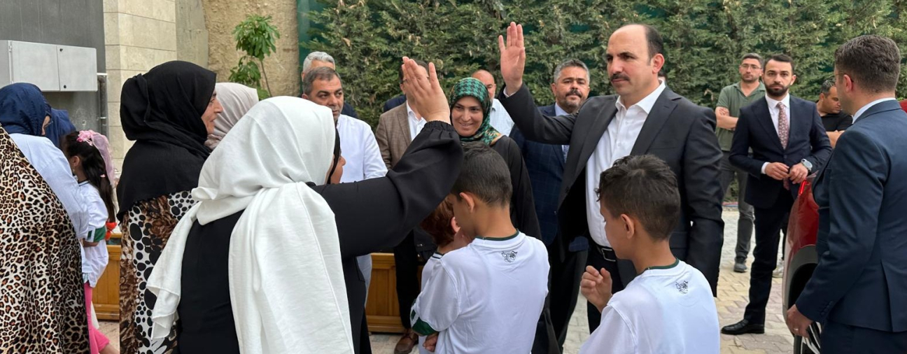 Mayor Altay Visits Gazan Families Staying in Konya