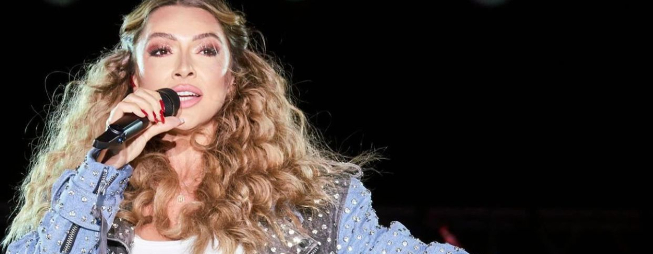 Hadise Met with Her Fans in Konya