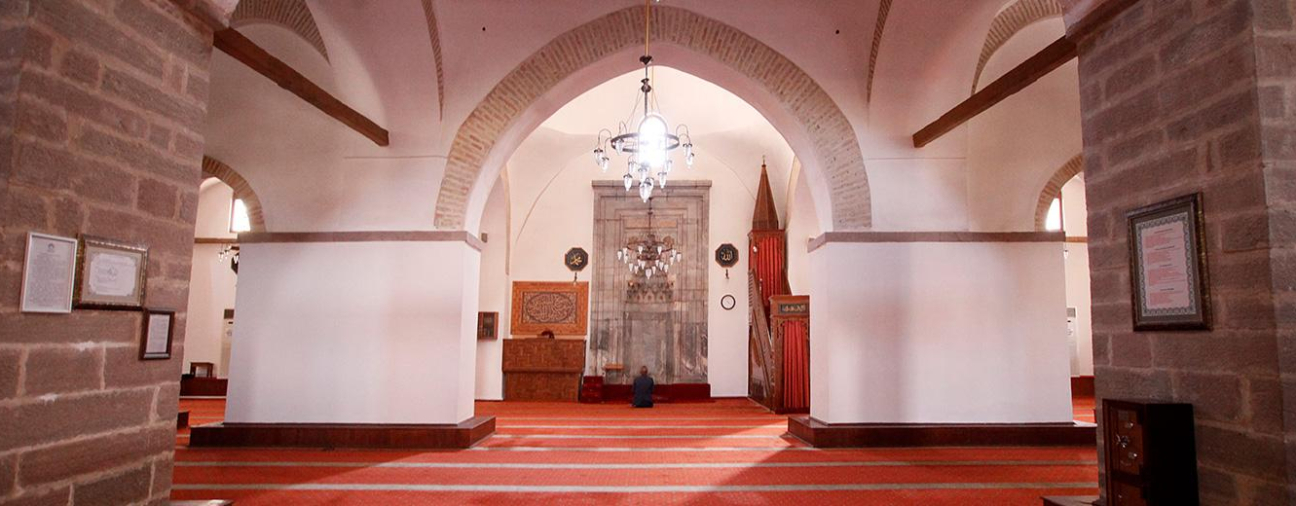 İplikçi Mosque Stands as a Historic Landmark in Konya