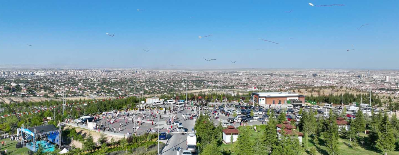 Hundreds of Kites Fly Over Selçuklu