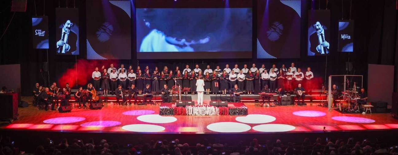 Legendary Arabesque Singer’s Songs Captivate Selçuklu Audience