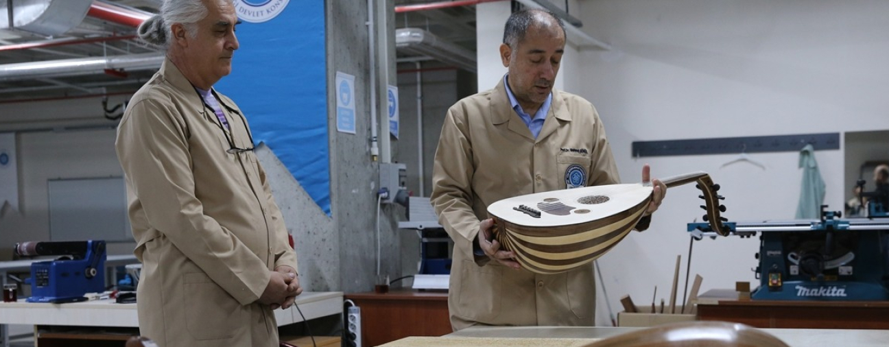 Students Craft Turkish Music Instruments at NEU