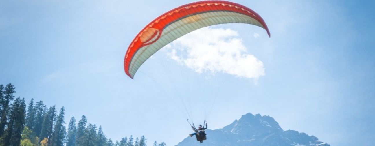 Paragliding Enthusiasts Gather in Akşehir