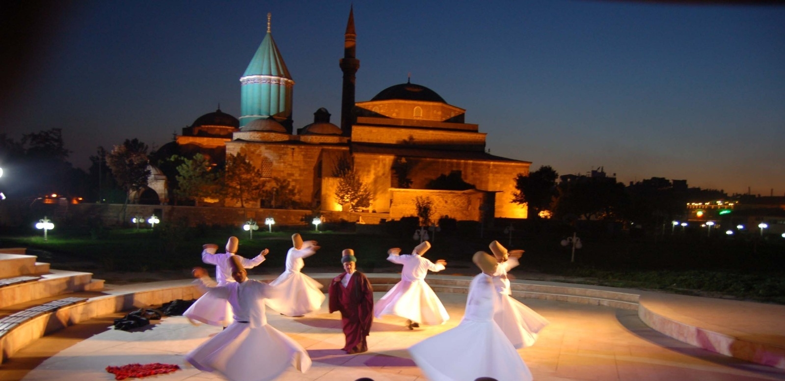 U ovom mjesecu obilježava se Šebi Arus - Noć mladoženje, godišnjica preseljenja na ahiret velikana Mevlane Dželaluddina Rumija