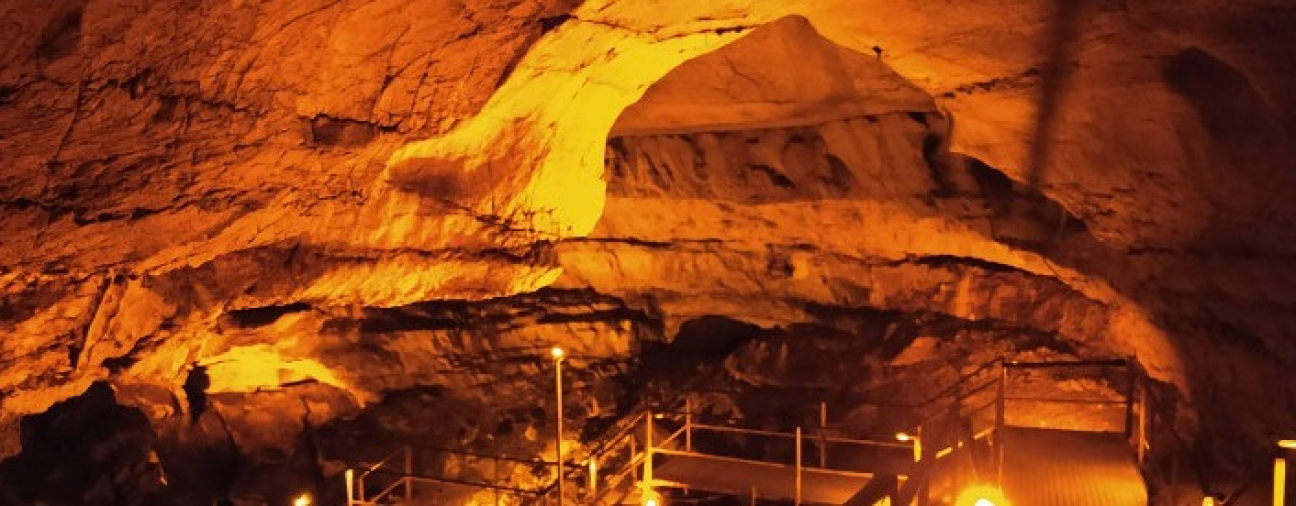Tourists Flock to Tınaztepe Cave