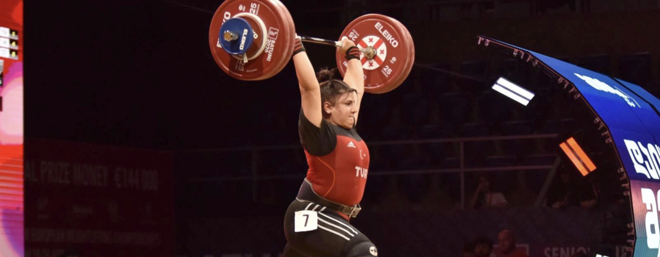 Selcuk University Student Sets European Record in Weightlifting